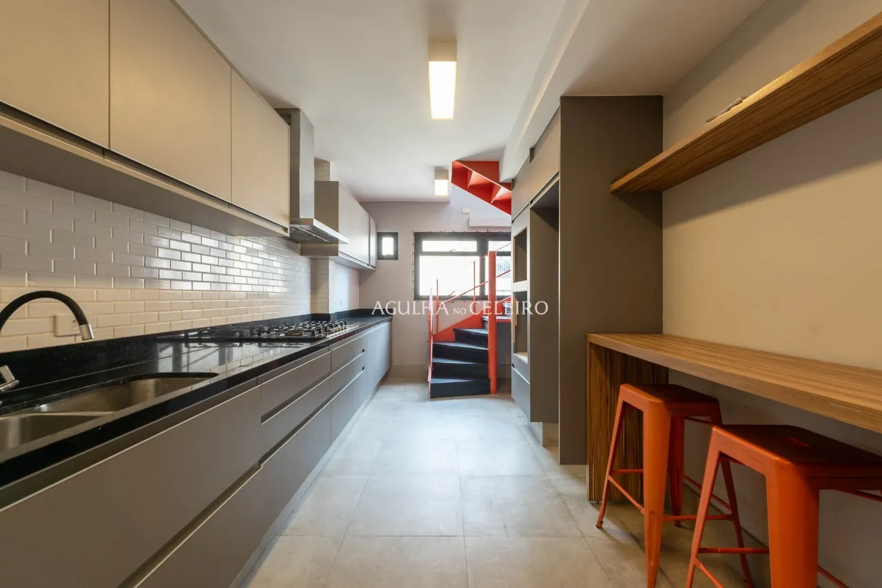 Cobertura com piscina à venda no Itaim Bibi – CO0511