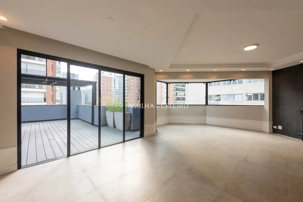 Cobertura com piscina à venda no Itaim Bibi – CO0511