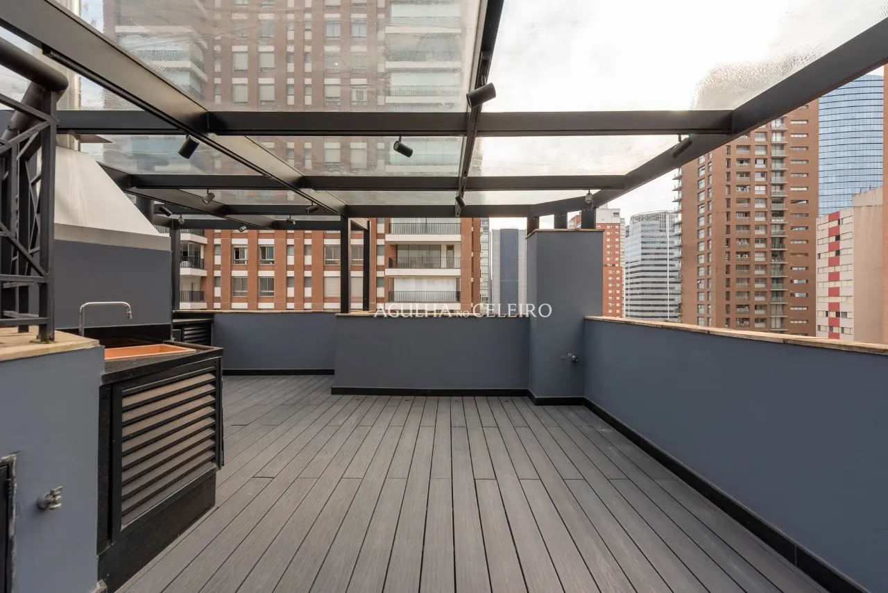 Cobertura com piscina à venda no Itaim Bibi – CO0511