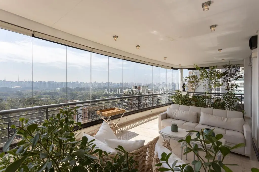 Cobertura duplex com vista maravilhosa à venda na Vila Nova Conceição – CO0525