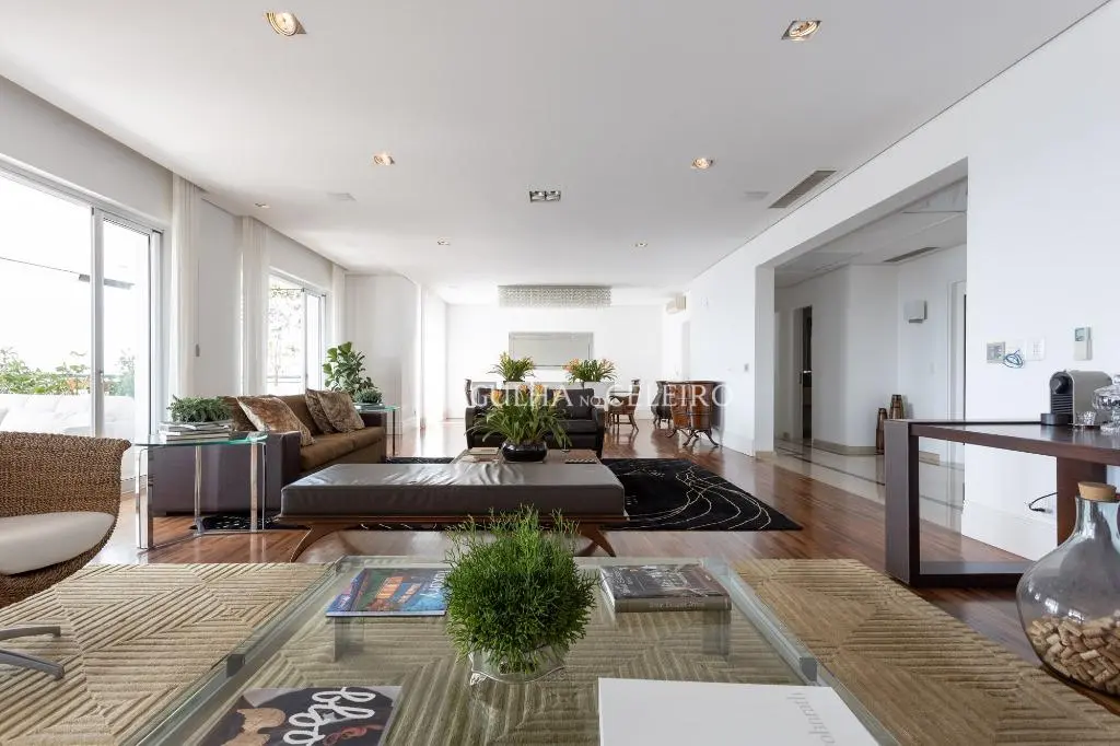 Cobertura duplex com vista maravilhosa à venda na Vila Nova Conceição – CO0525