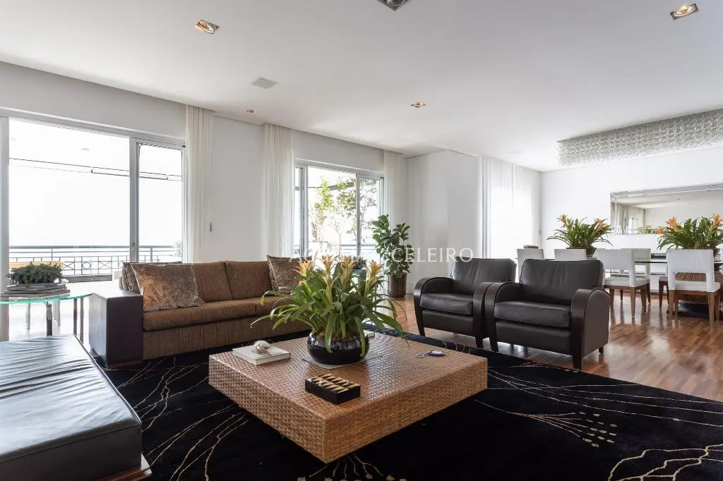 Cobertura duplex com vista maravilhosa à venda na Vila Nova Conceição – CO0525