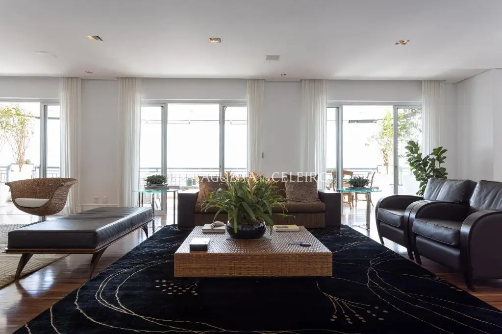 Cobertura duplex com vista maravilhosa à venda na Vila Nova Conceição – CO0525