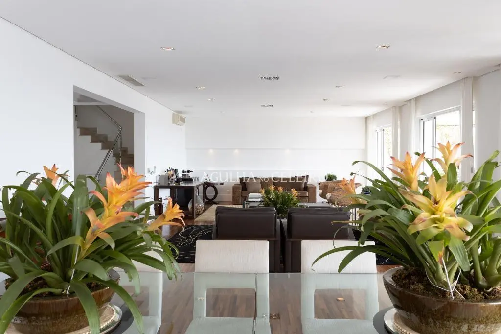 Cobertura duplex com vista maravilhosa à venda na Vila Nova Conceição – CO0525