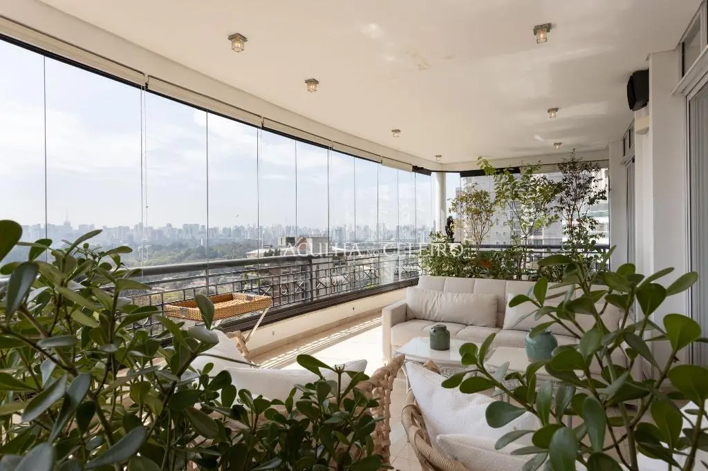 Cobertura duplex com vista maravilhosa à venda na Vila Nova Conceição – CO0525