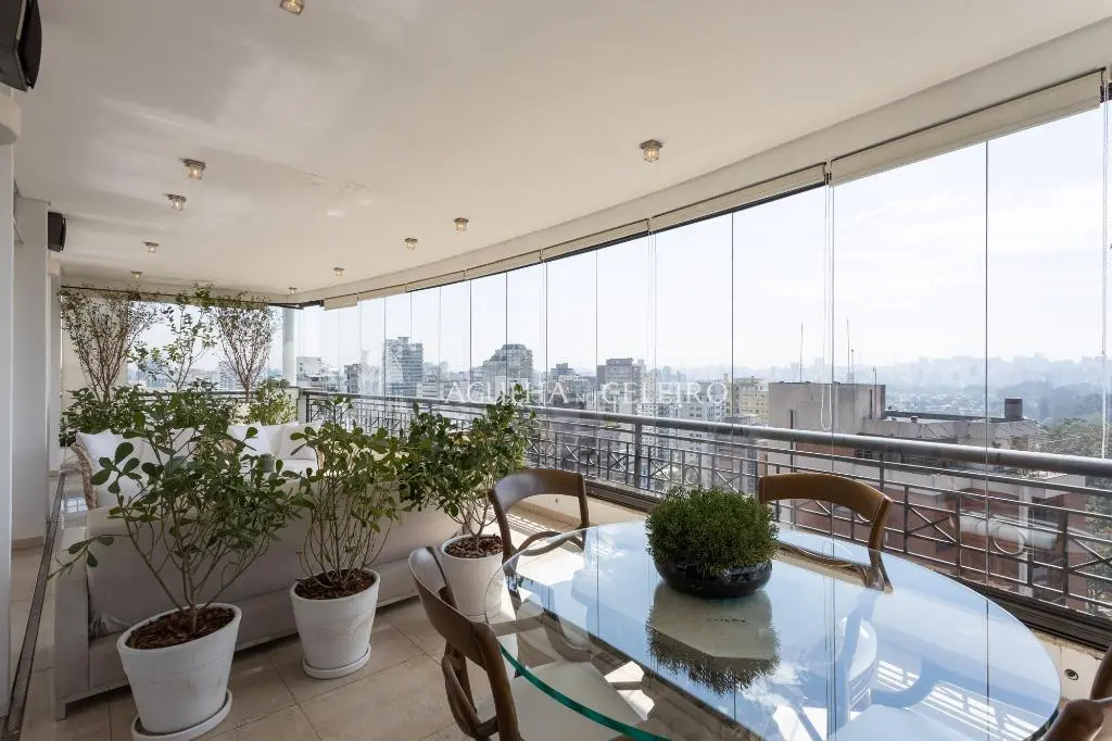 Cobertura duplex com vista maravilhosa à venda na Vila Nova Conceição – CO0525