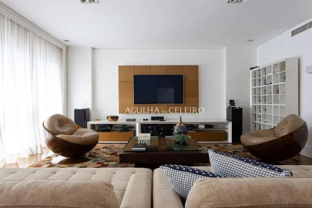 Cobertura duplex com vista maravilhosa à venda na Vila Nova Conceição – CO0525