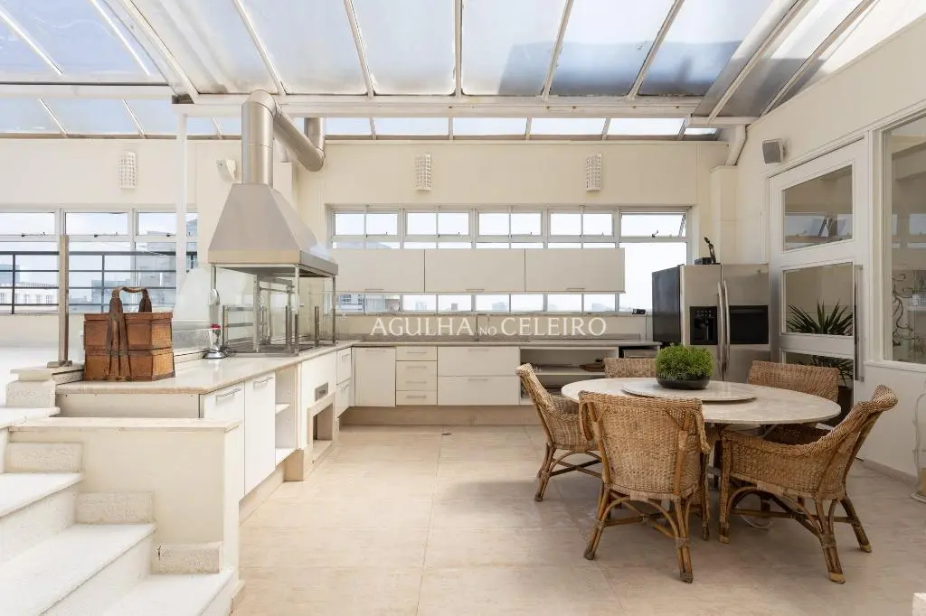 Cobertura duplex com vista maravilhosa à venda na Vila Nova Conceição – CO0525