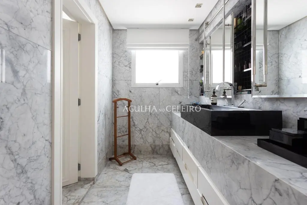 Cobertura duplex com vista maravilhosa à venda na Vila Nova Conceição – CO0525