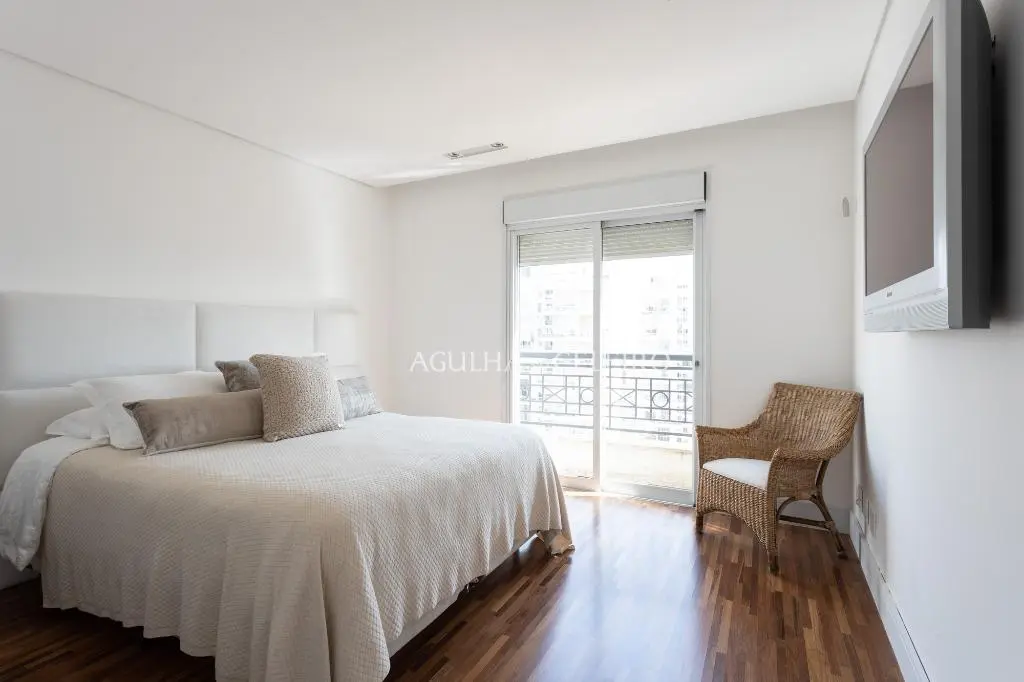 Cobertura duplex com vista maravilhosa à venda na Vila Nova Conceição – CO0525