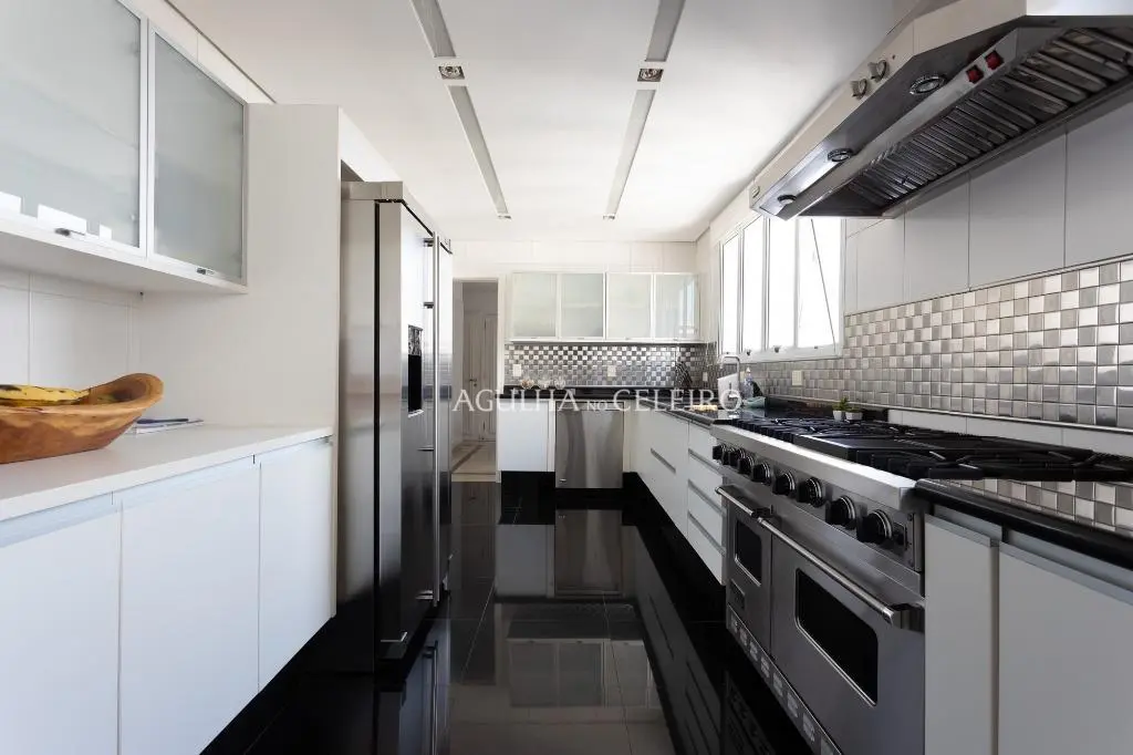 Cobertura duplex com vista maravilhosa à venda na Vila Nova Conceição – CO0525