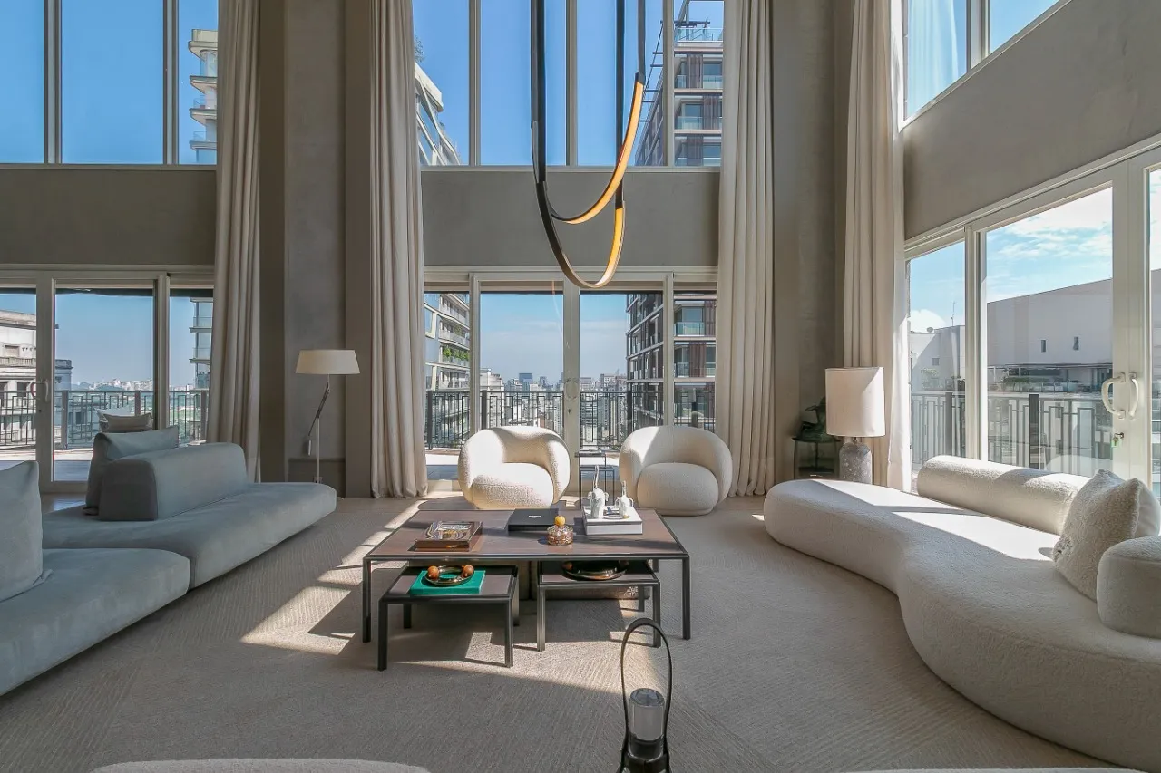 Cobertura Triplex com mais de 1000 m² e decoração assinada no Itaim Bibi. – CO0922