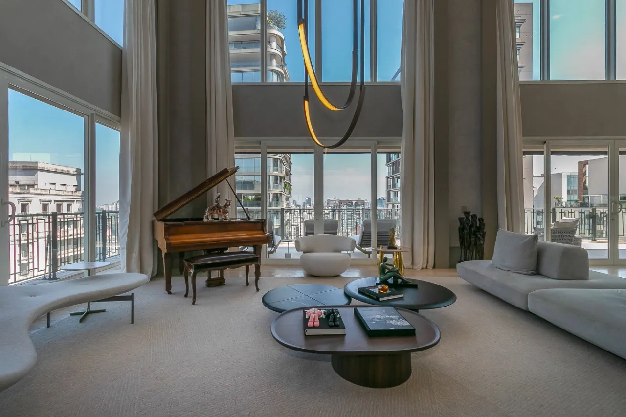 Cobertura Triplex com mais de 1000 m² e decoração assinada no Itaim Bibi. – CO0922