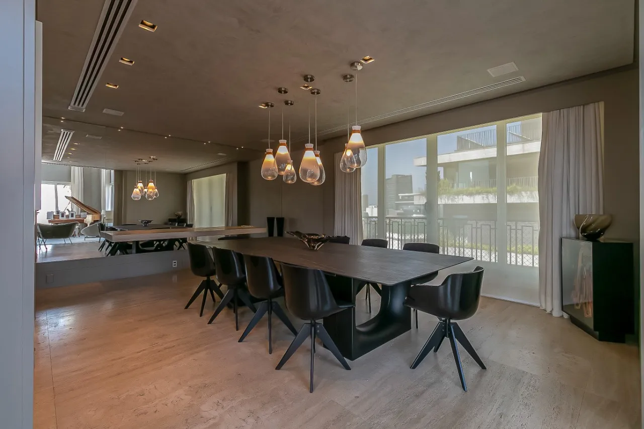 Cobertura Triplex com mais de 1000 m² e decoração assinada no Itaim Bibi. – CO0922