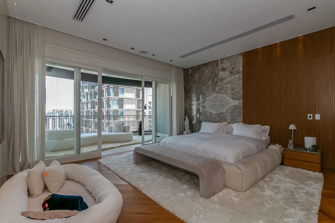 Cobertura Triplex com mais de 1000 m² e decoração assinada no Itaim Bibi. – CO0922