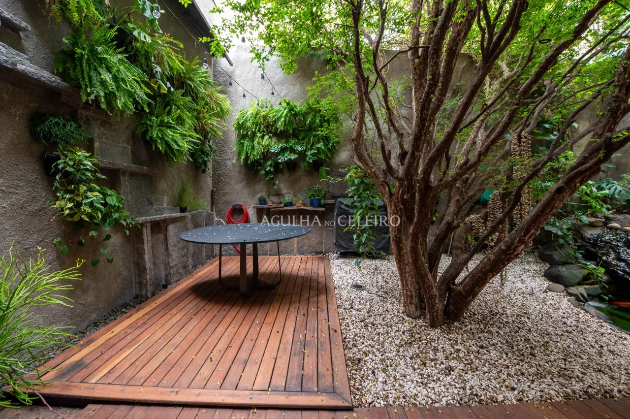 Casa de vila maravilhosa com atmosfera única no Jardim América. – VL0004