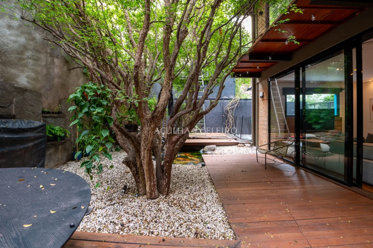 Casa de vila maravilhosa com atmosfera única no Jardim América. – VL0004