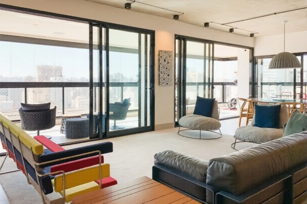 Vista deslumbrante do skyline, acabamentos exclusivos e tecnologia de ponta. – 13177