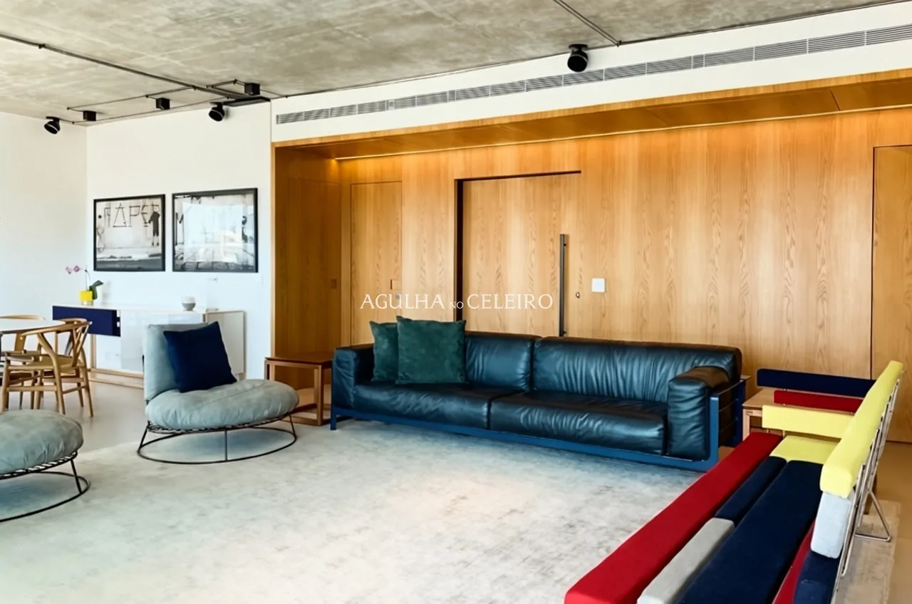 Vista deslumbrante do skyline, acabamentos exclusivos e tecnologia de ponta. – 13177