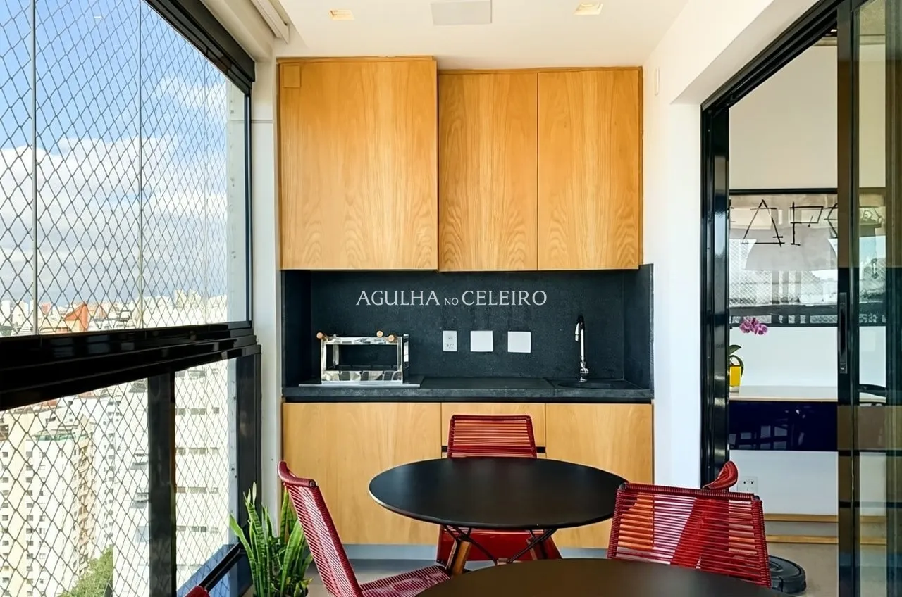 Vista deslumbrante do skyline, acabamentos exclusivos e tecnologia de ponta. – 13177