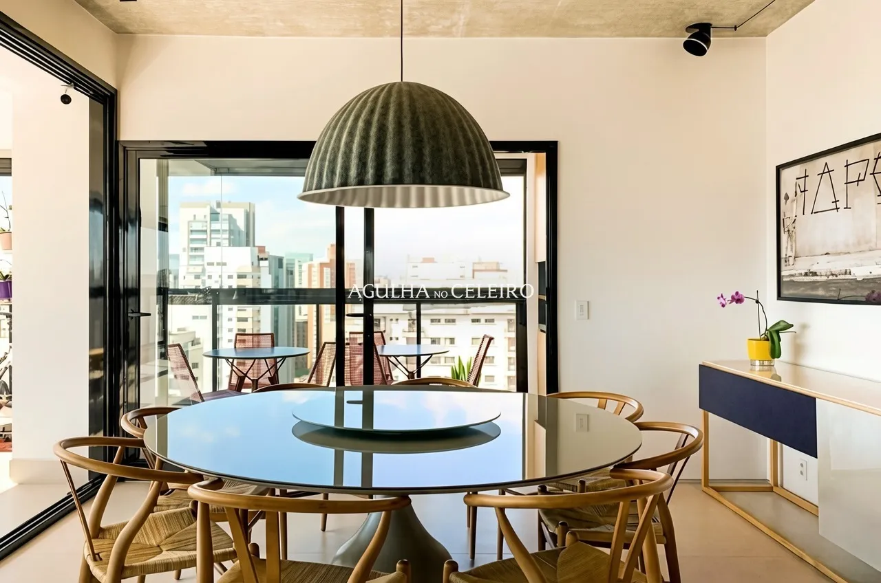 Vista deslumbrante do skyline, acabamentos exclusivos e tecnologia de ponta. – 13177