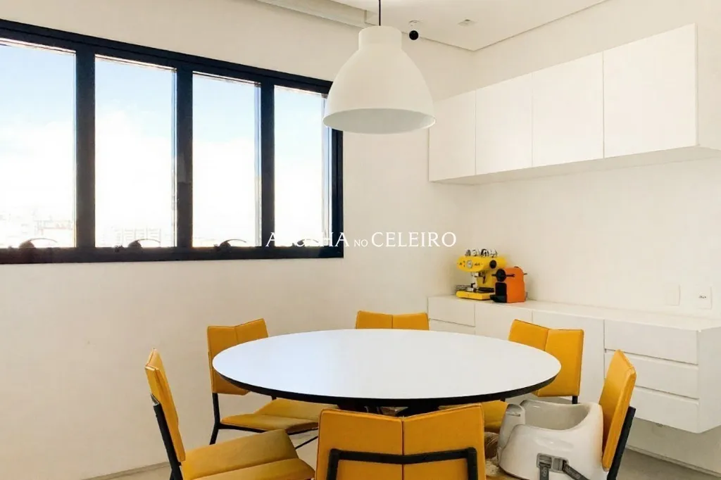 Vista deslumbrante do skyline, acabamentos exclusivos e tecnologia de ponta. – 13177