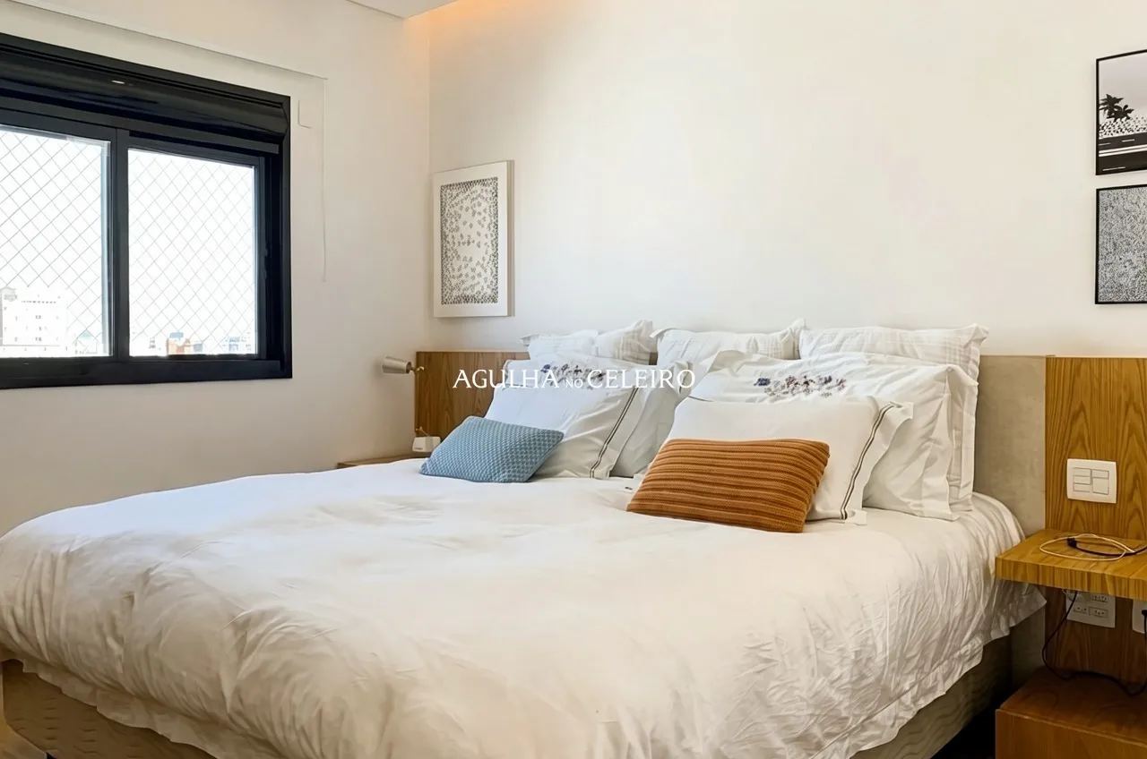 Vista deslumbrante do skyline, acabamentos exclusivos e tecnologia de ponta. – 13177