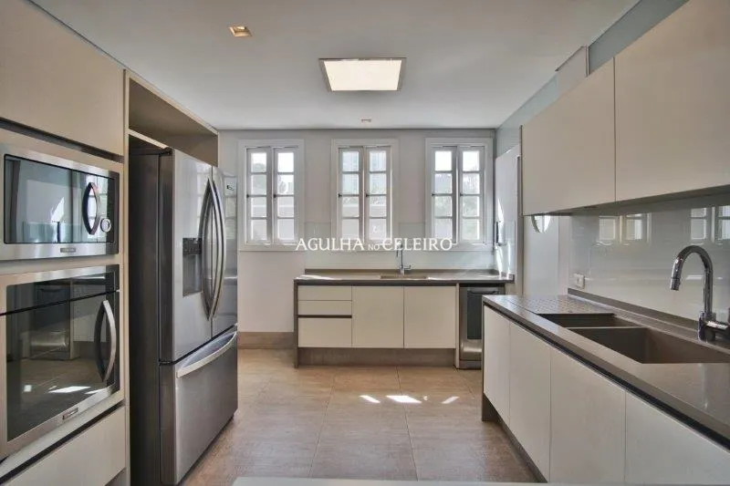 Sofisticação, luz natural e vista privilegiada em condomínio cobiçado. – 14160 - imovel-34521-24