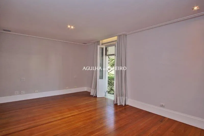Sofisticação, luz natural e vista privilegiada em condomínio cobiçado. – 14160 - imovel-34521-41