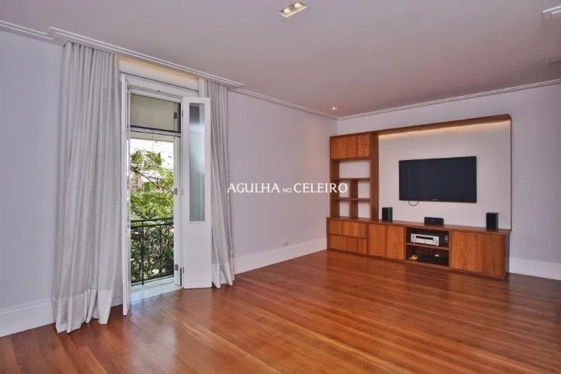 Sofisticação, luz natural e vista privilegiada em condomínio cobiçado. – 14160 - imovel-34521-43