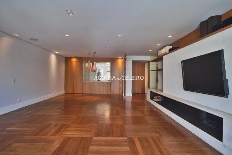 Sofisticação, luz natural e vista privilegiada em condomínio cobiçado. – 14160 - imovel-34521-12