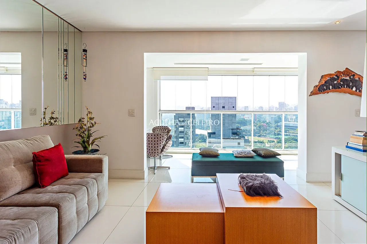 Cobertura triplex com vista à venda em Moema. – 17139