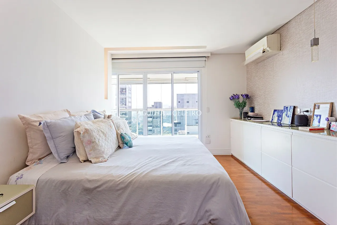 Cobertura triplex com vista à venda em Moema. – 17139