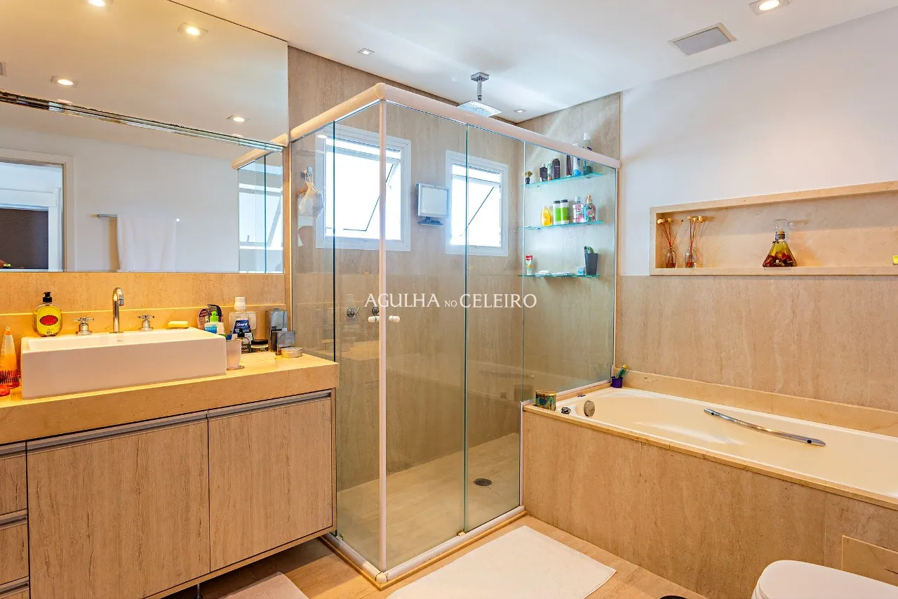 Cobertura triplex com vista à venda em Moema. – 17139