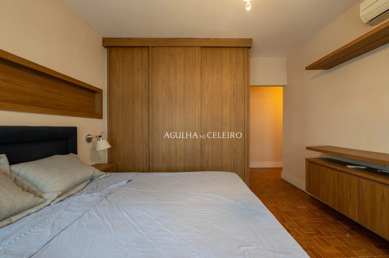 Charme arquitetônico com amplitude e luz natural. – 17491
