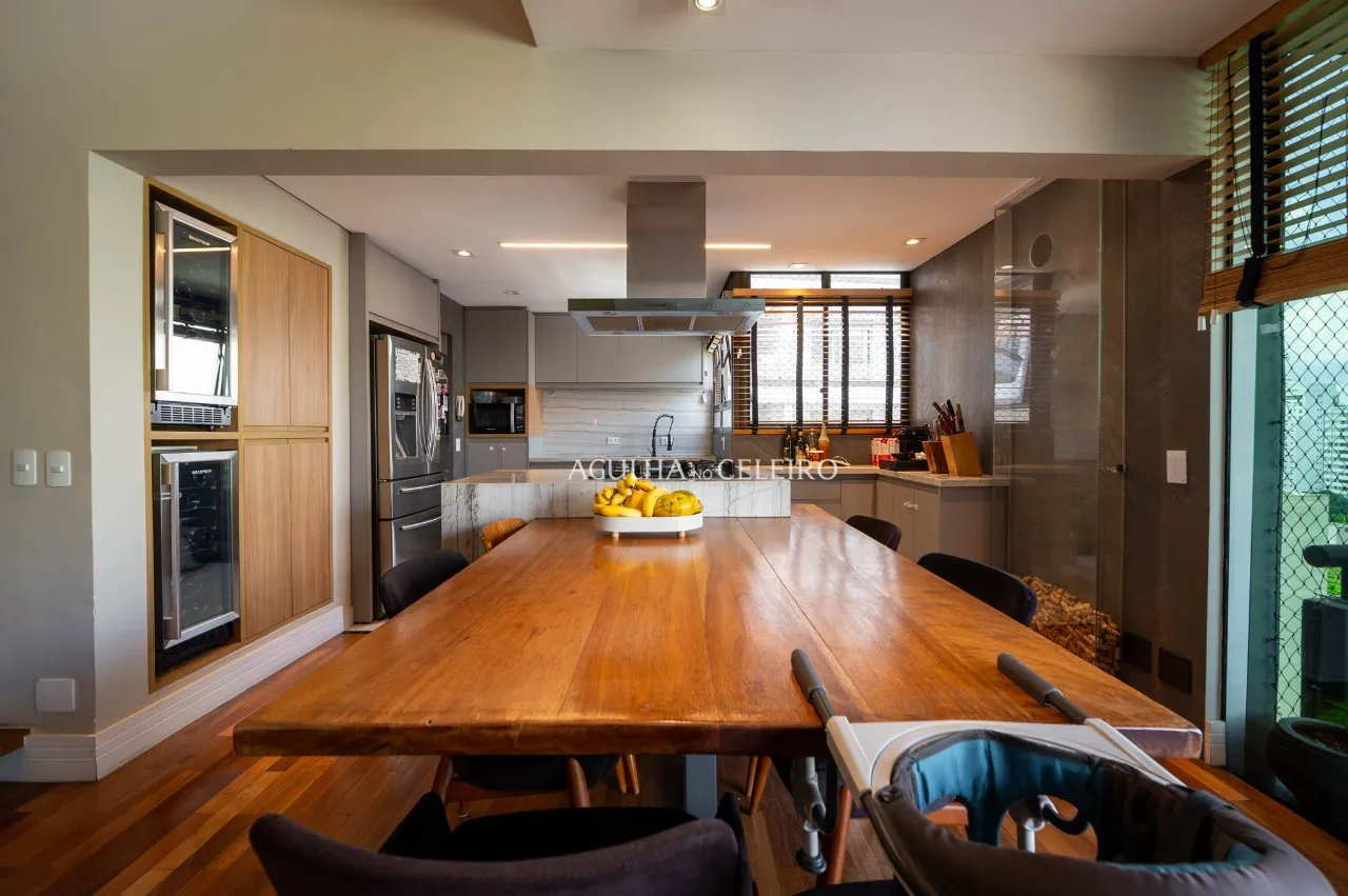 Cobertura duplex com terraço e reforma contemporânea em localização privilegiada – 18421