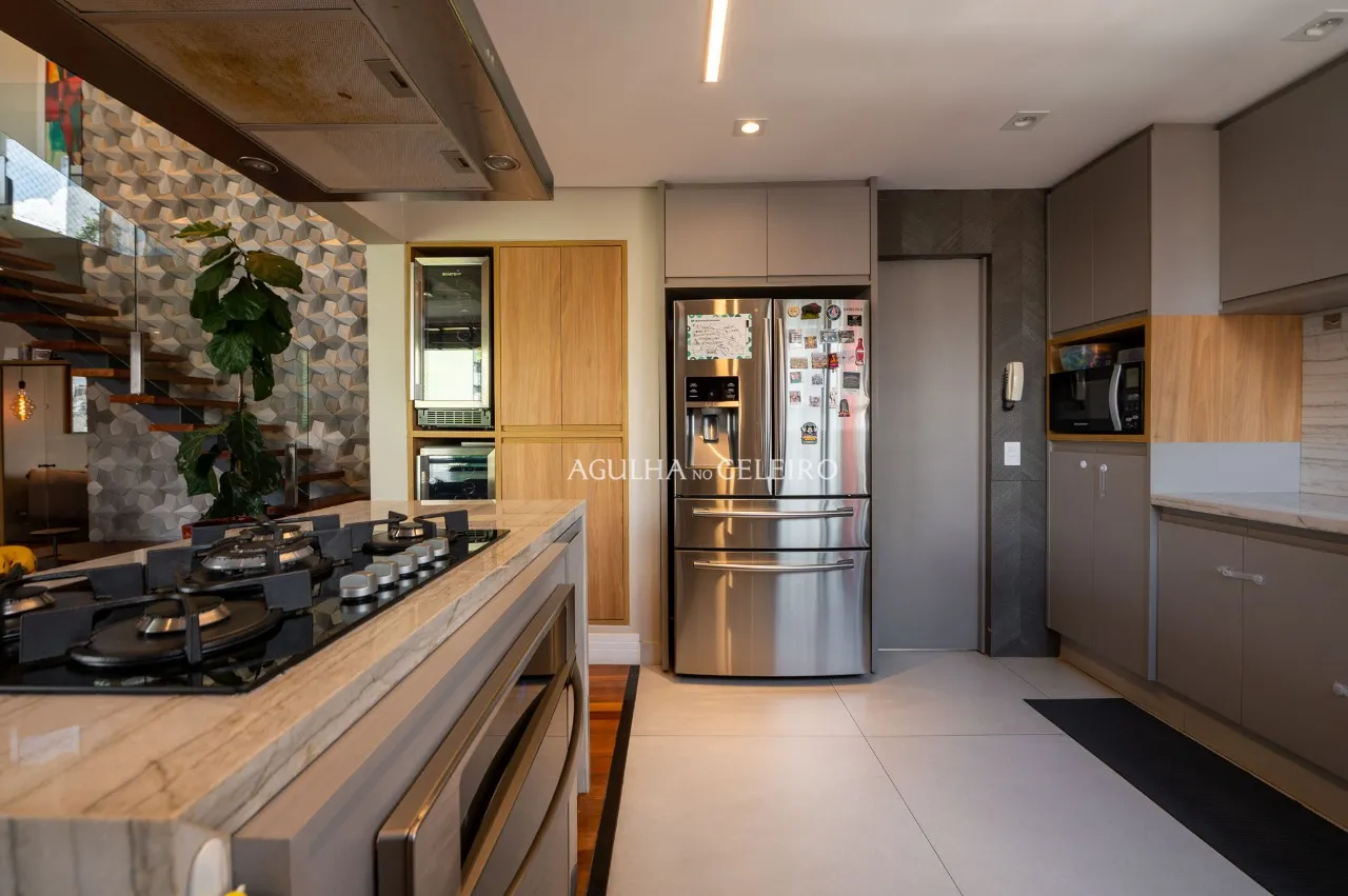 Cobertura duplex com terraço e reforma contemporânea em localização privilegiada – 18421