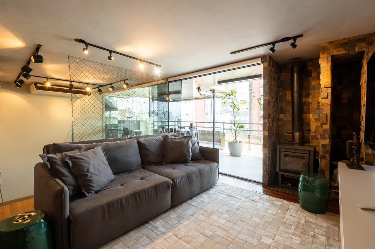 Cobertura duplex com terraço e reforma contemporânea em localização privilegiada – 18421