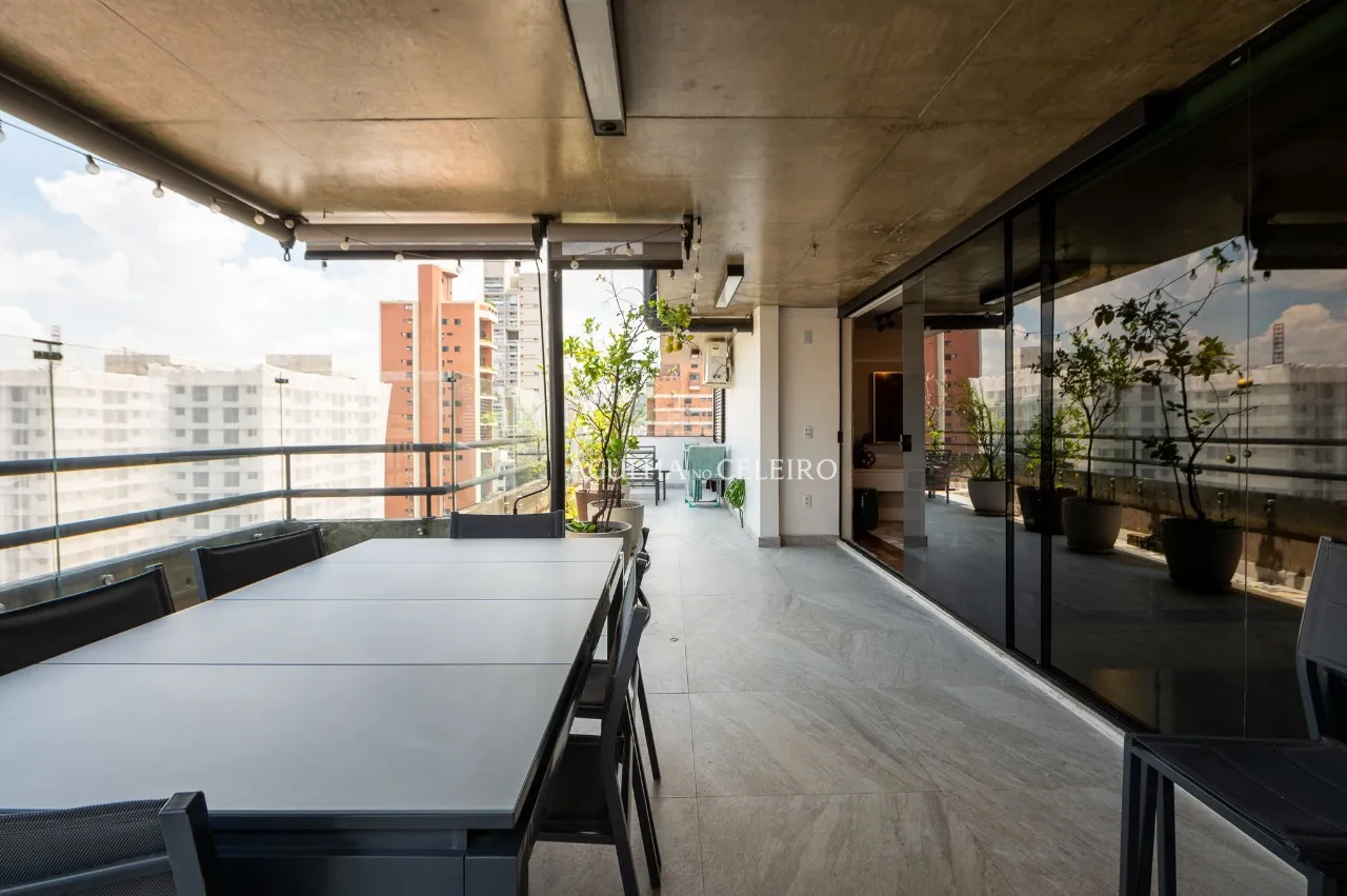 Cobertura duplex com terraço e reforma contemporânea em localização privilegiada – 18421