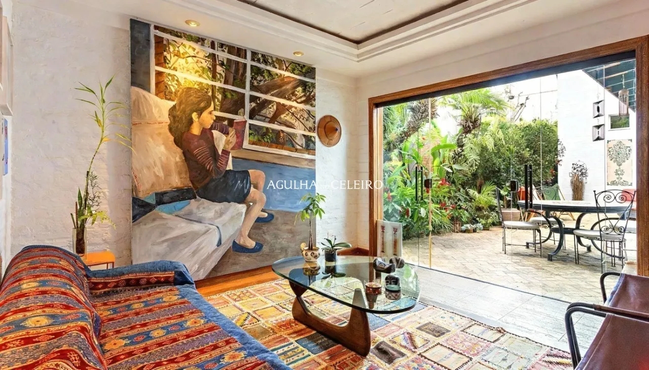 Casa encantadora com excelente iluminação natural em localização privilegiada. – 19579