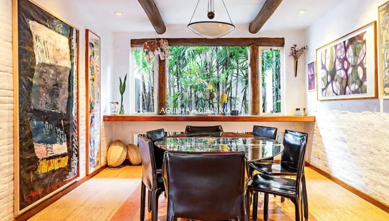 Casa encantadora com excelente iluminação natural em localização privilegiada. – 19579