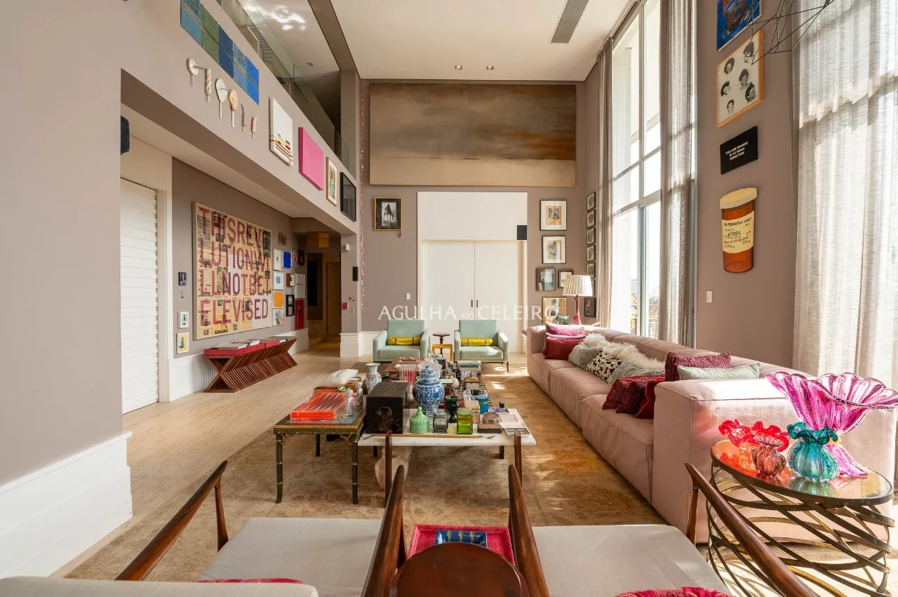 Duplex com Pé-Direito Duplo e Vista para o Ibirapuera – 21378