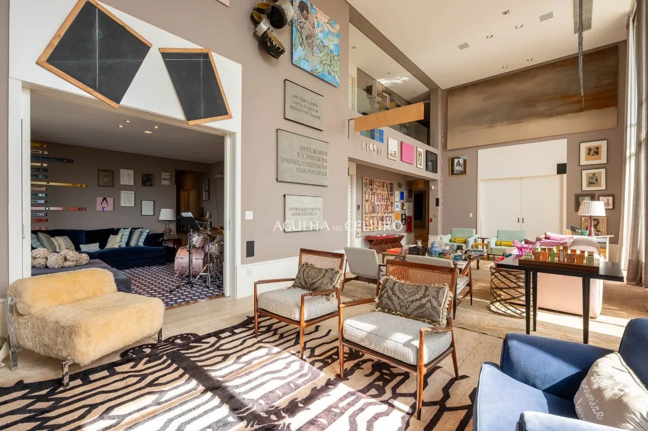 Duplex com Pé-Direito Duplo e Vista para o Ibirapuera – 21378