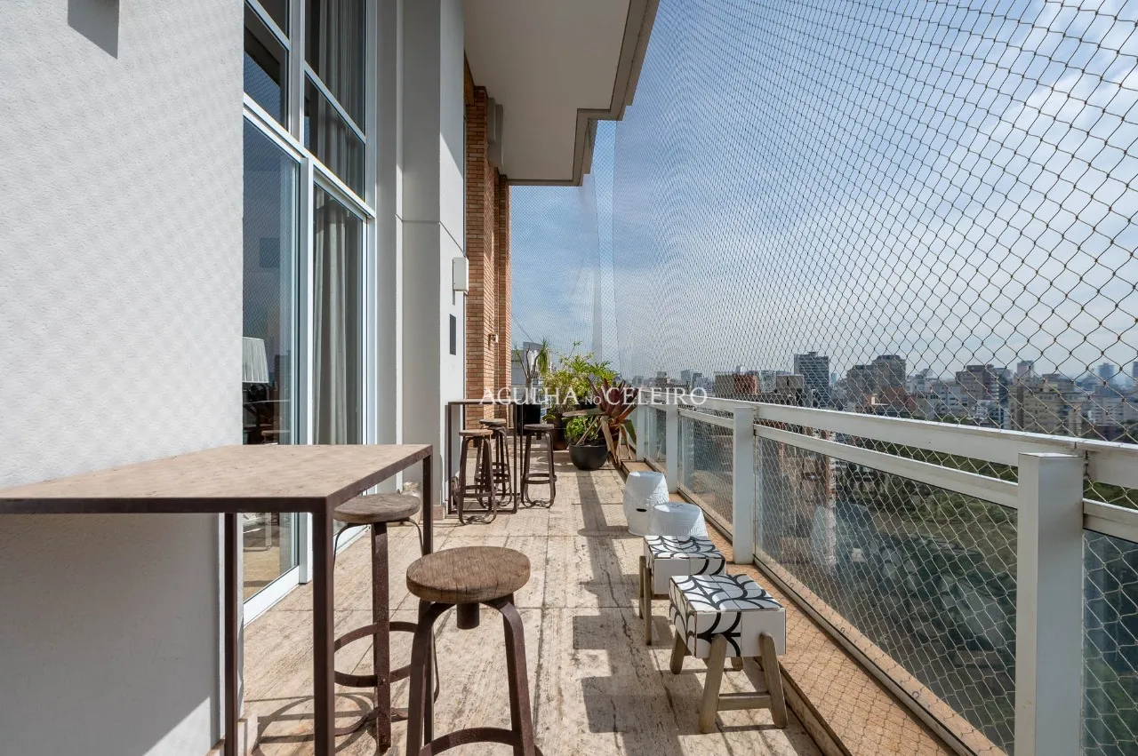 Duplex com Pé-Direito Duplo e Vista para o Ibirapuera – 21378