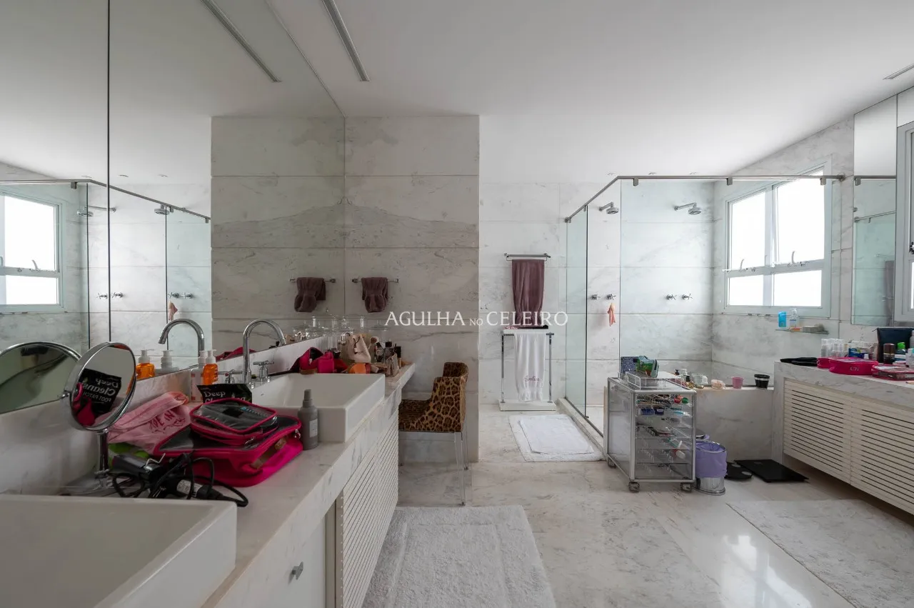 Duplex com Pé-Direito Duplo e Vista para o Ibirapuera – 21378