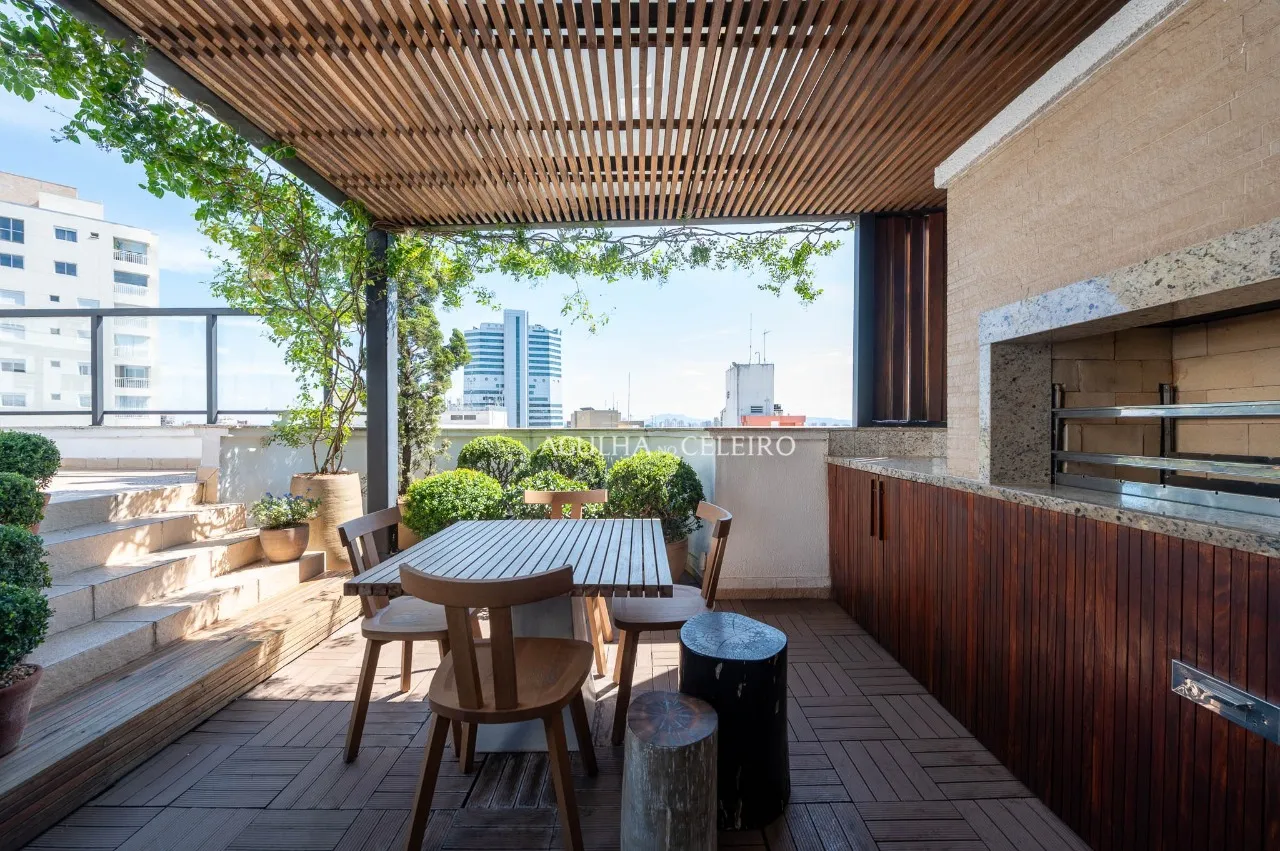 Cobertura descolada nos Jardins, com atmosfera de casa e vista espetacular. – 21516