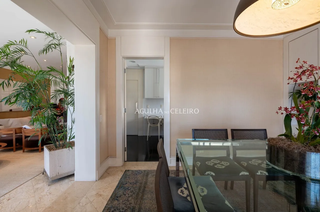 Cobertura descolada nos Jardins, com atmosfera de casa e vista espetacular. – 21516