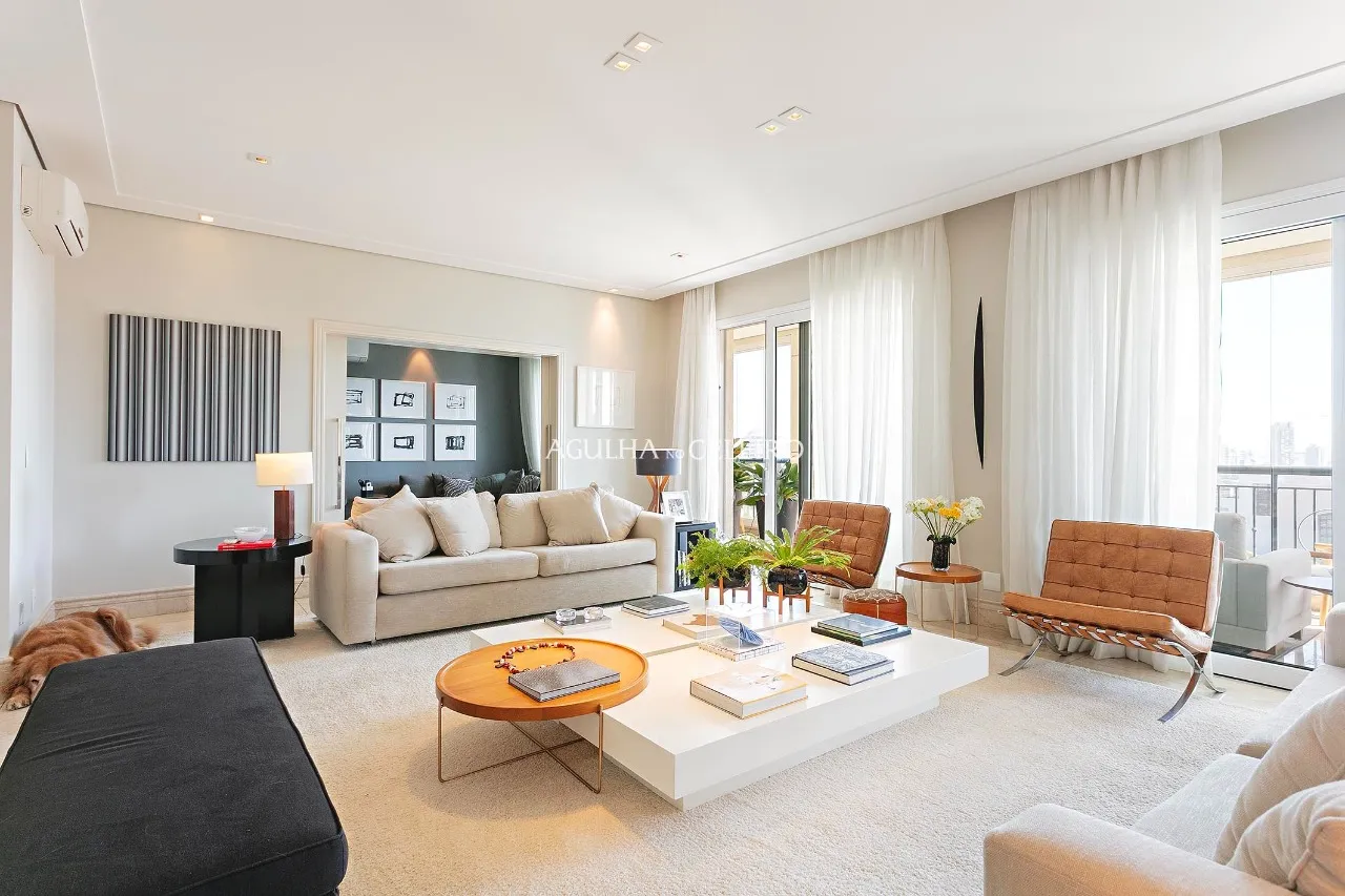 Exclusividade, amplitude, e muita luz natural em frente ao Clube Pinheiros. – 21650