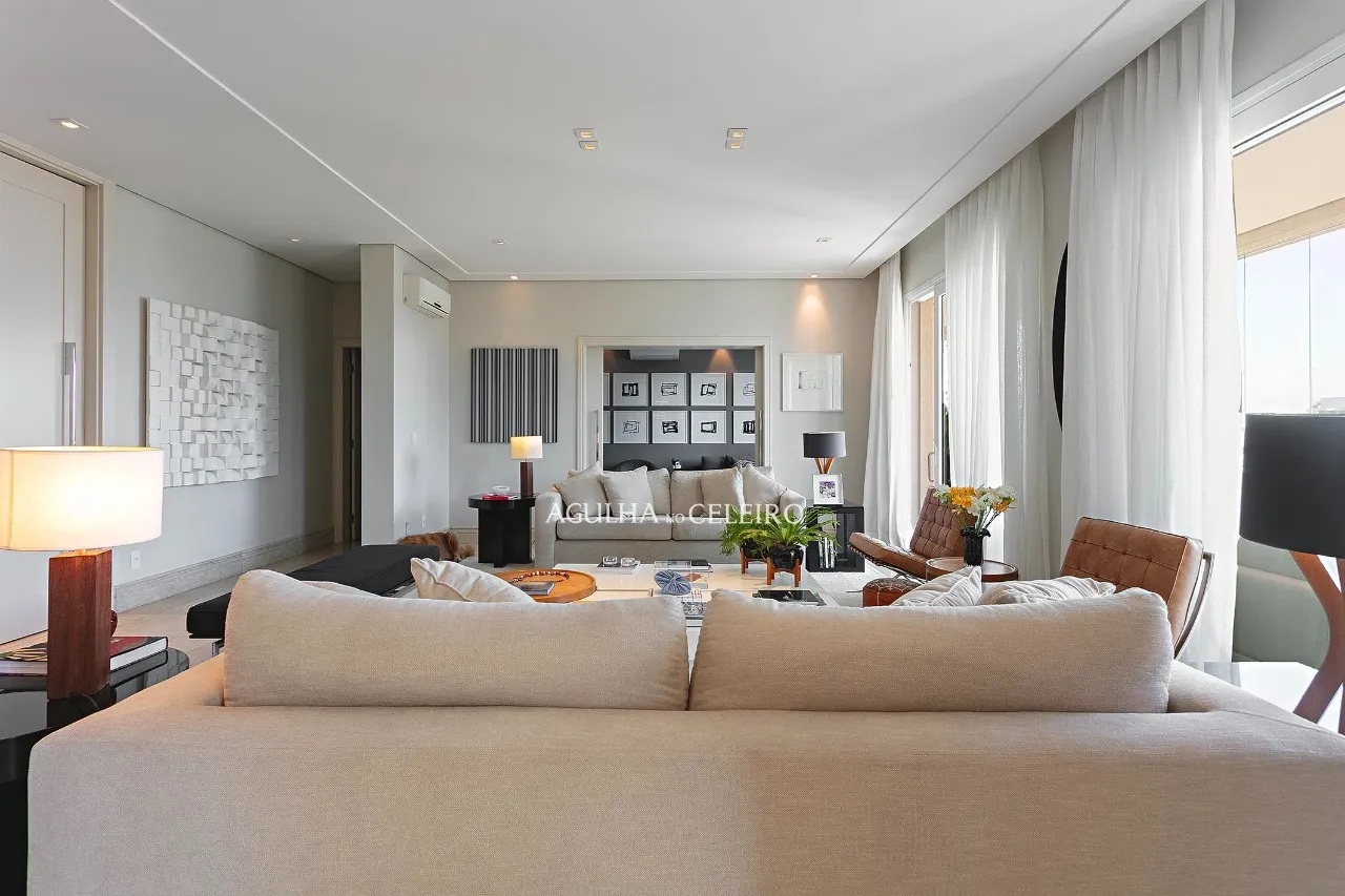 Exclusividade, amplitude, e muita luz natural em frente ao Clube Pinheiros. – 21650