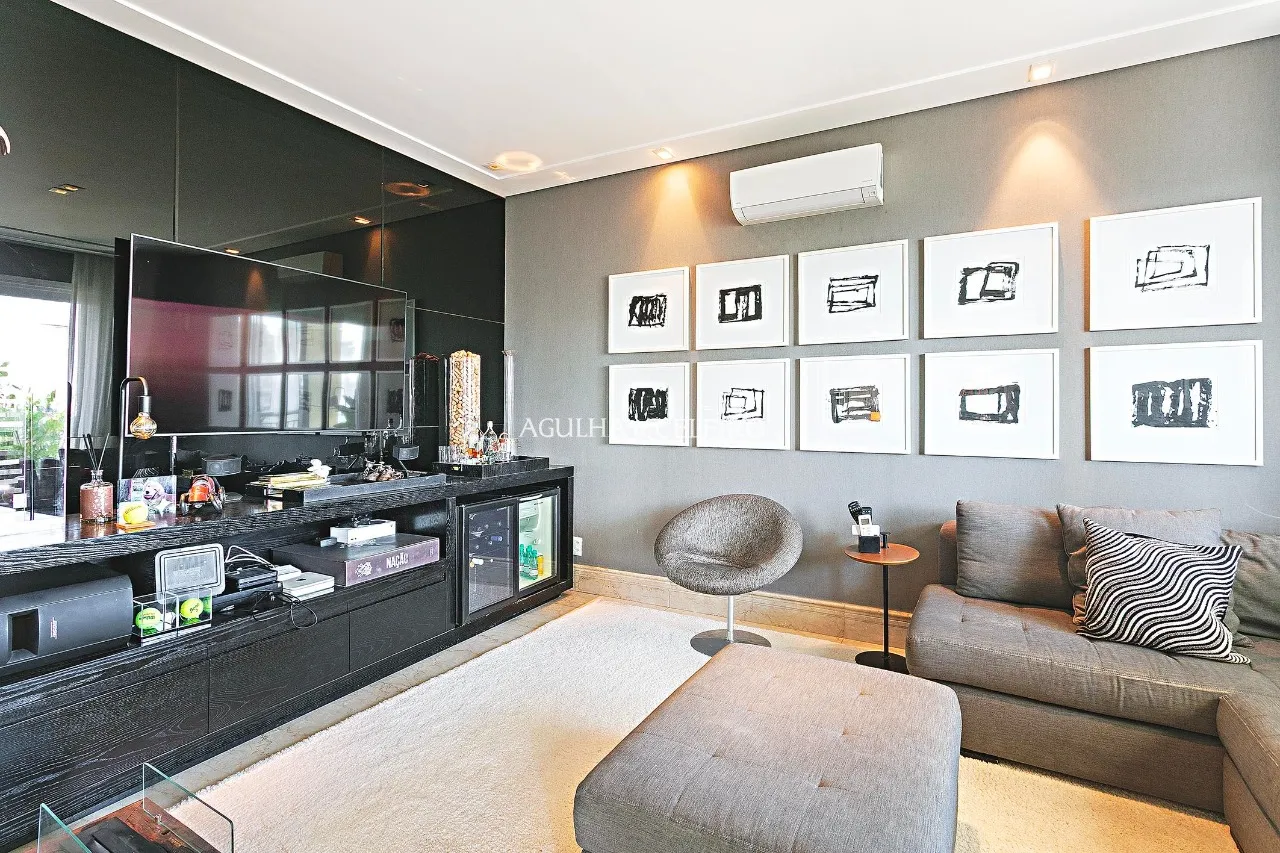 Exclusividade, amplitude, e muita luz natural em frente ao Clube Pinheiros. – 21650